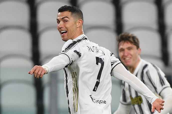 CR_ronaldo-celebrate-3978