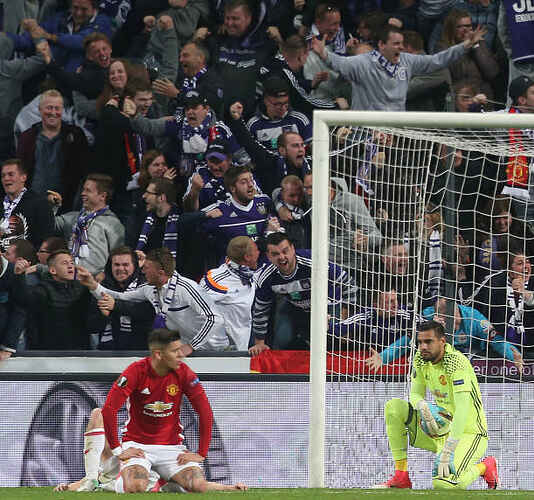 marcos-rojo-and-sergio-romero-of-manchester-united-react-to-conceding-picture-id668241774